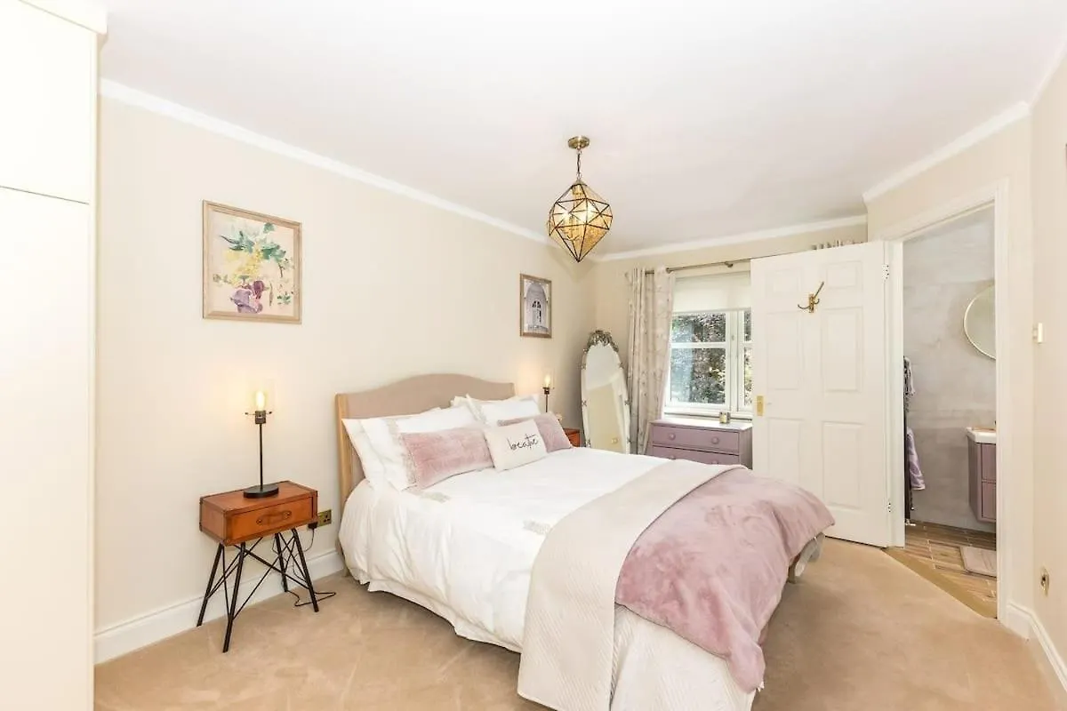 Townhouse In Dublin 4 - Check Connttact From Photos For Details ! Close To All ! Semesterbostad