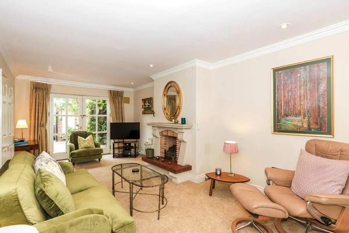 Townhouse In Dublin 4 - Check Connttact From Photos For Details ! Close To All !