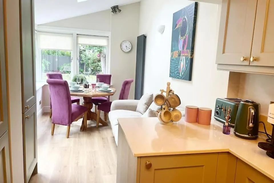 Townhouse In Dublin 4 - Check Connttact From Photos For Details ! Close To All ! אירלנד