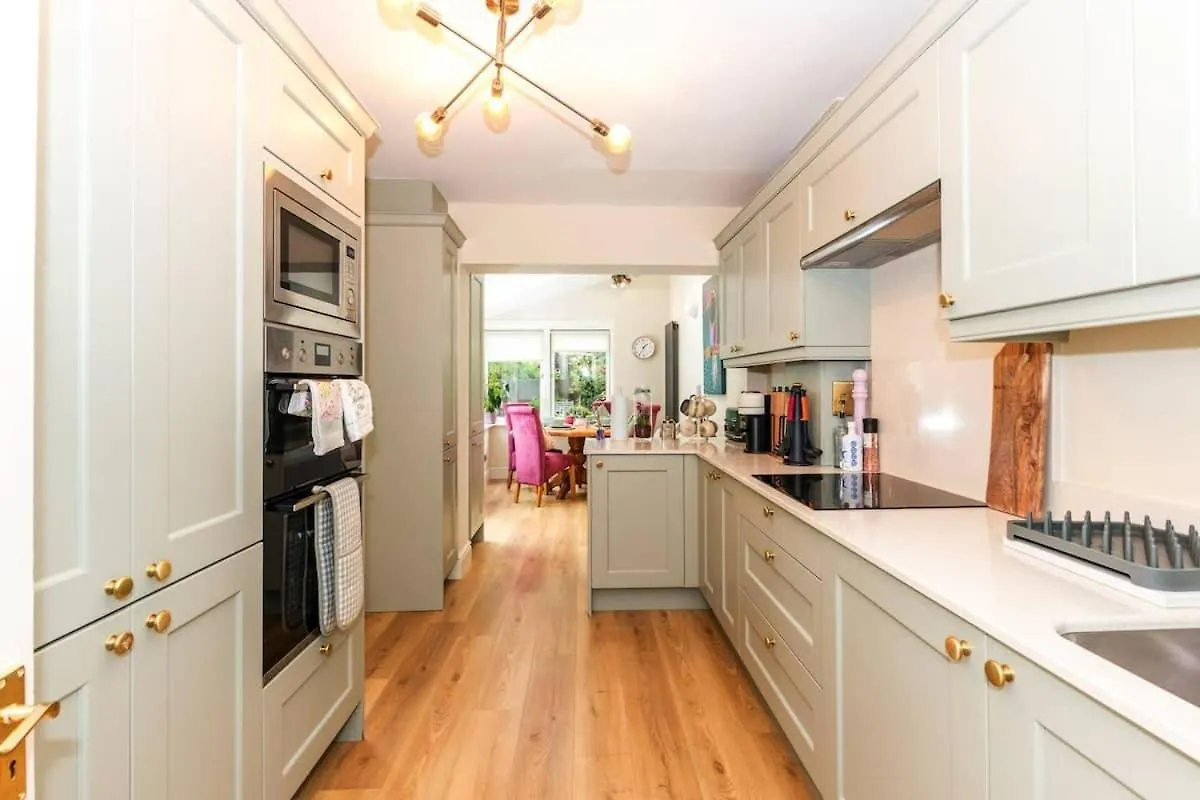Townhouse In Dublin 4 - Check Connttact From Photos For Details ! Close To All ! Casa vacanze