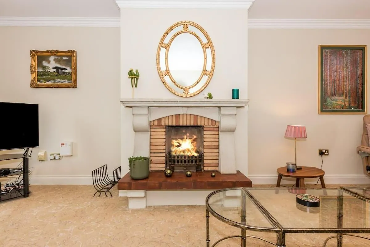 Holiday home Townhouse In Dublin 4 - Check Connttact From Photos For Details ! Close To All !